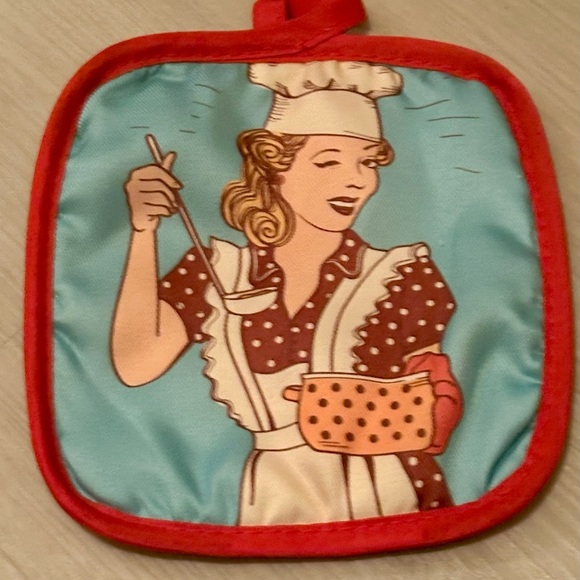 Vintage Oven Mitt & Pot Holder Set - Retro Woman Design, Heat Resistant, Decor - Picture 5 of 13